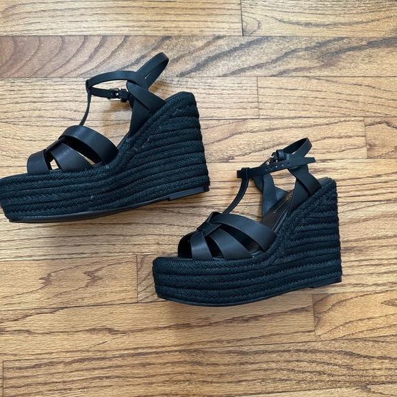 Designer inspired Black Wedge Sandals - Picture 3 of 5